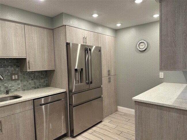 Building Photo - 1 Key Capri