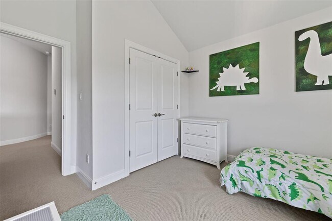 Building Photo - 134 Longmire Cv