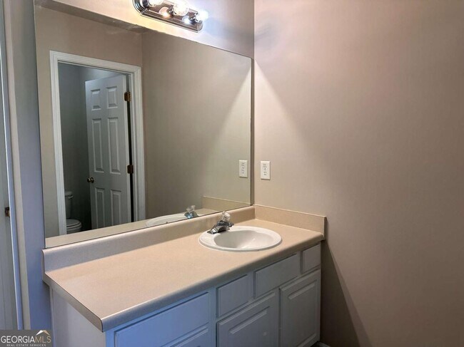 Building Photo - 305 Hulan Way