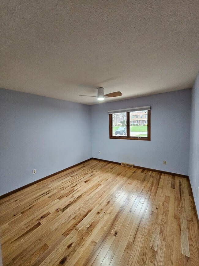 Building Photo - Remarkable 5 Bedroom Home For Rent in Mentor