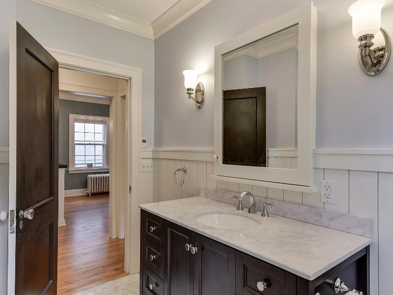 Building Photo - 2722 N Vincent Ave