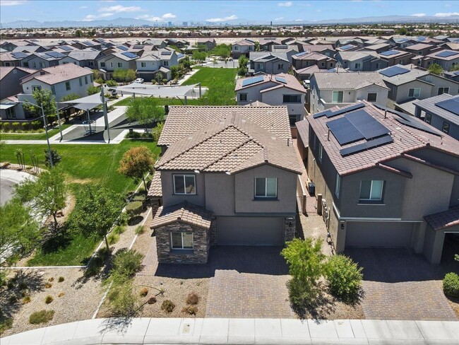 Building Photo - Spacious 5-bedroom home in gated community