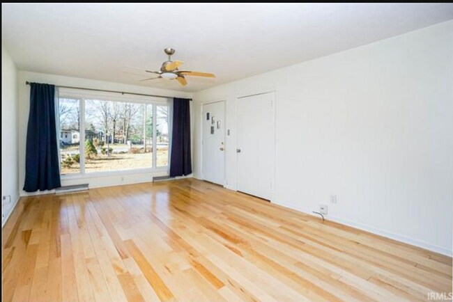 Building Photo - 4532 E Stephens Dr