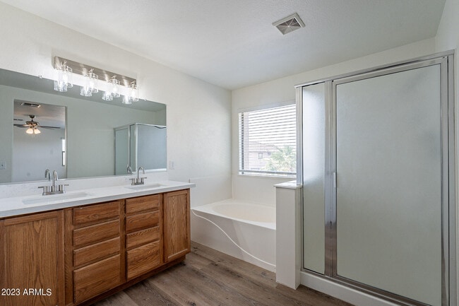 Building Photo - 4244 E Gleneagle Dr
