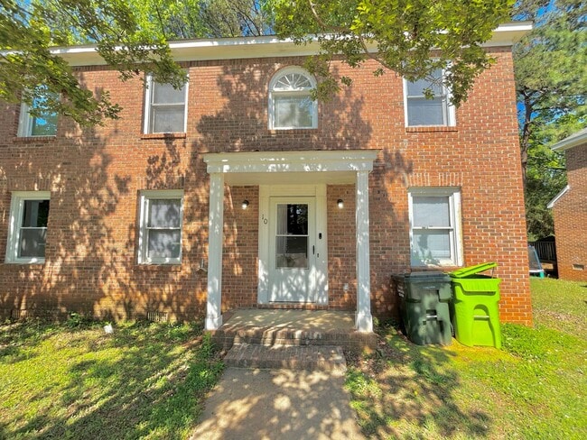 Building Photo - 10 Crescent Ln