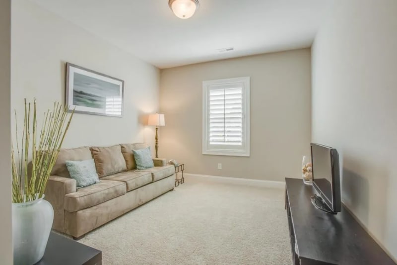 Building Photo - 147 Hobbs Dr