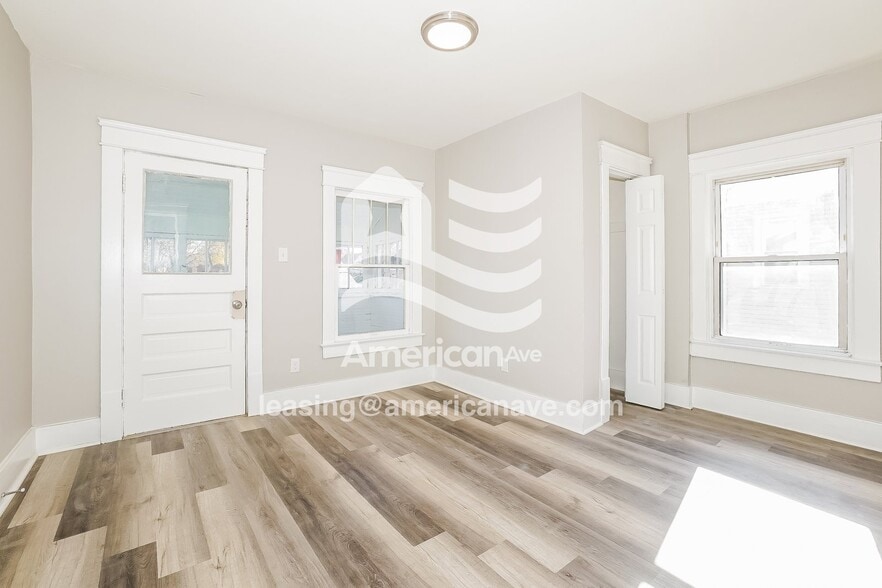 Building Photo - 724 Carlysle St