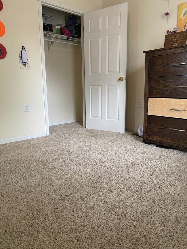 Building Photo - 4 Bedroom Duplex. Close to Campus and Downtown - Pre-Leasing for 26/27 School Year!