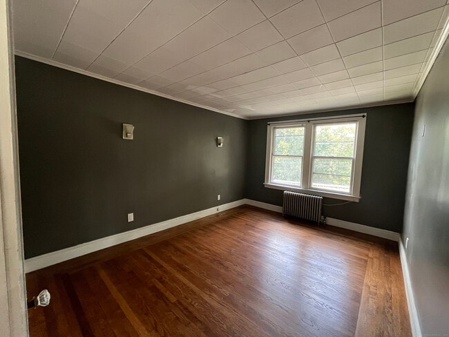 Building Photo - 486 Mohegan Ave Pkwy