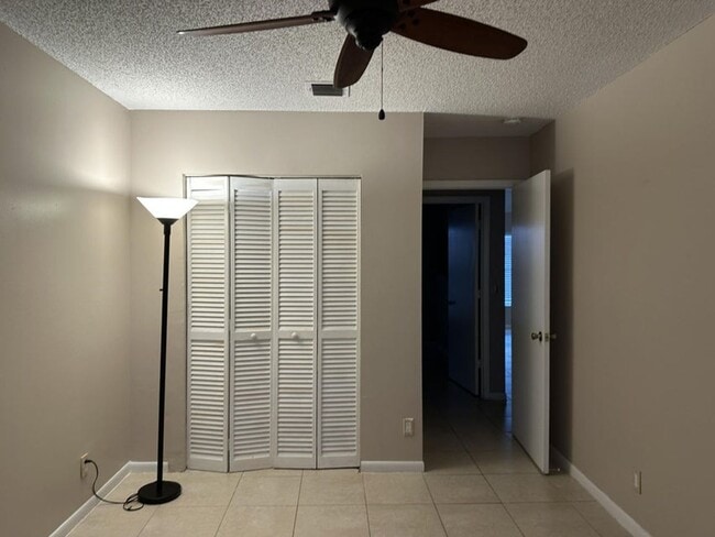 Building Photo - 300 NE 42nd St