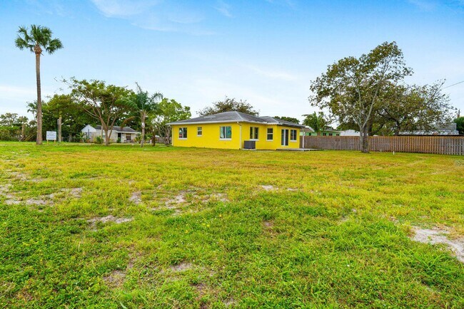 Building Photo - 1205 Longwood St