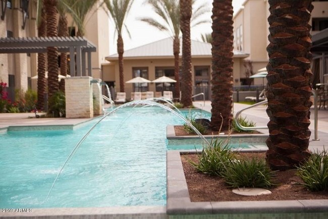 Building Photo - 7100 E Lincoln Dr