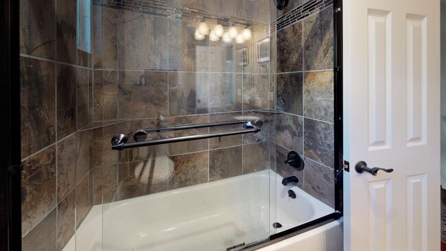 Building Photo - Beautiful sunny home