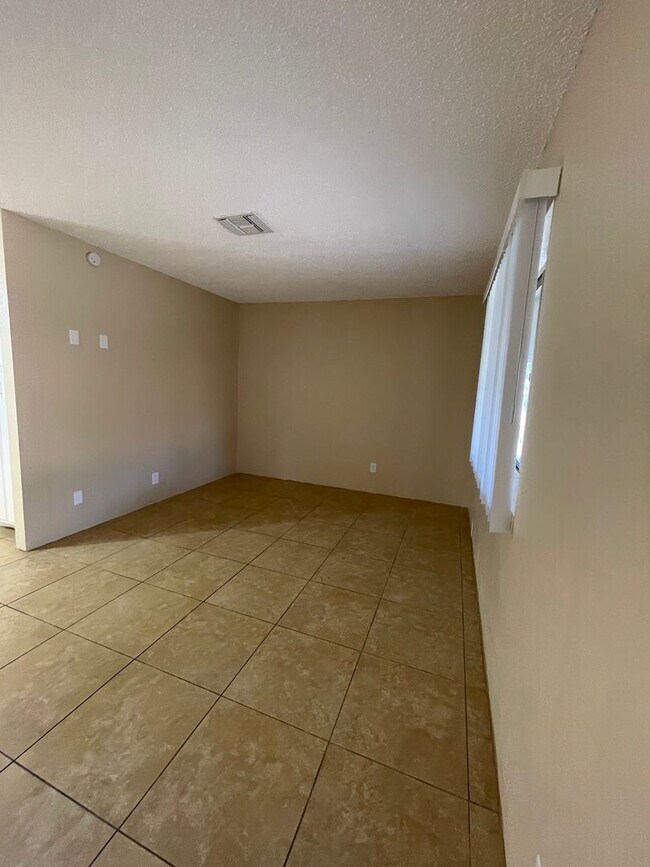 Building Photo - Small Apartment Community, Remodeled One b...