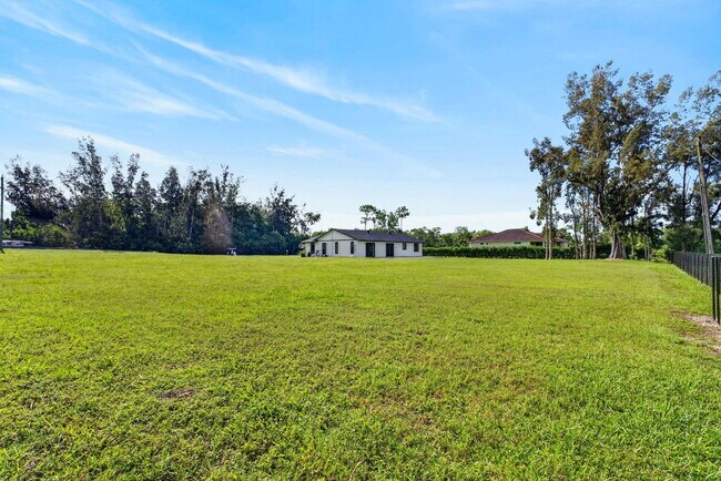 Building Photo - 5989 Coconut Blvd