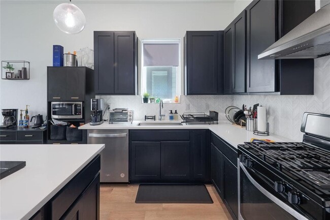 Building Photo - 5820 Sutherlin Rd