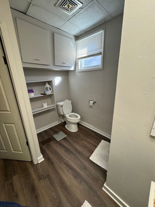 Building Photo - Kent Student Rental – You pick your splits! $3,000 Total