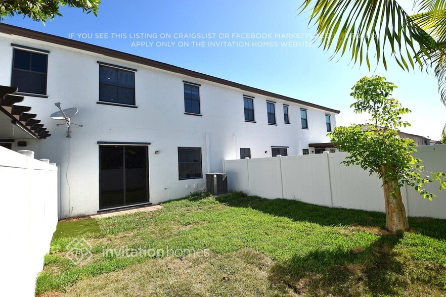 Building Photo - 3422 W 106th Terrace