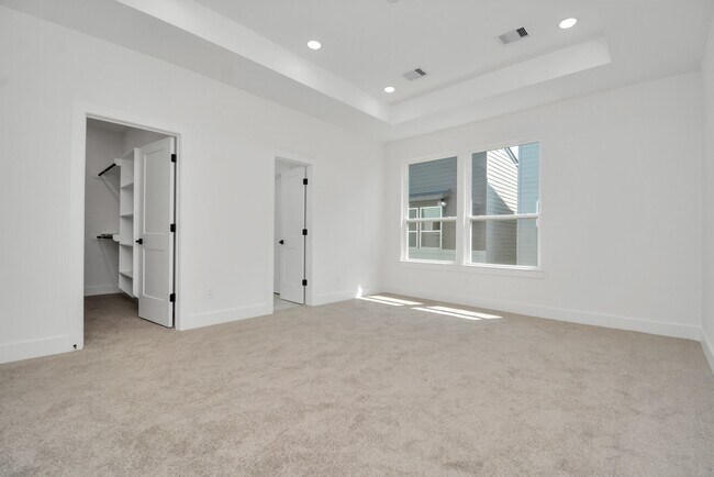 Building Photo - 3036 Live Oak St