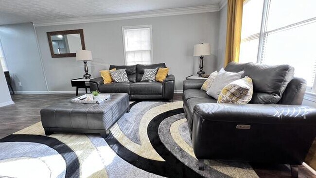 Building Photo - 3461 Southgate Trail SE