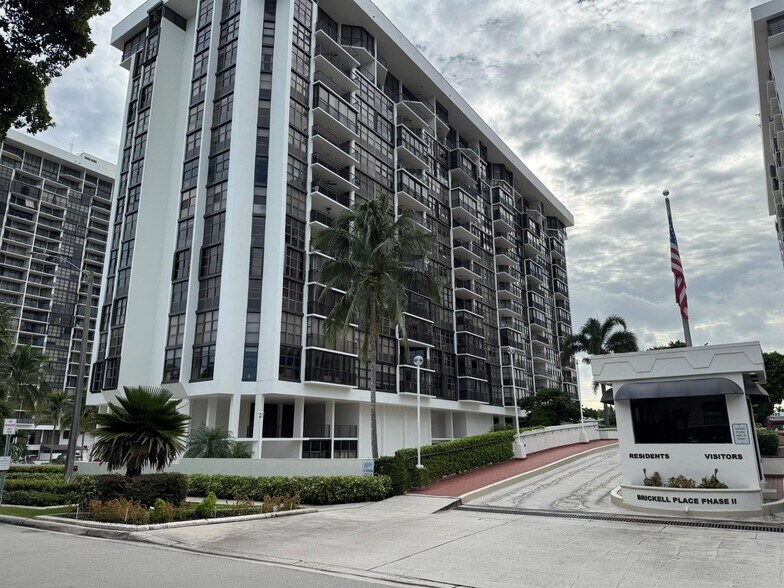 Building Photo - 1915 Brickell Ave