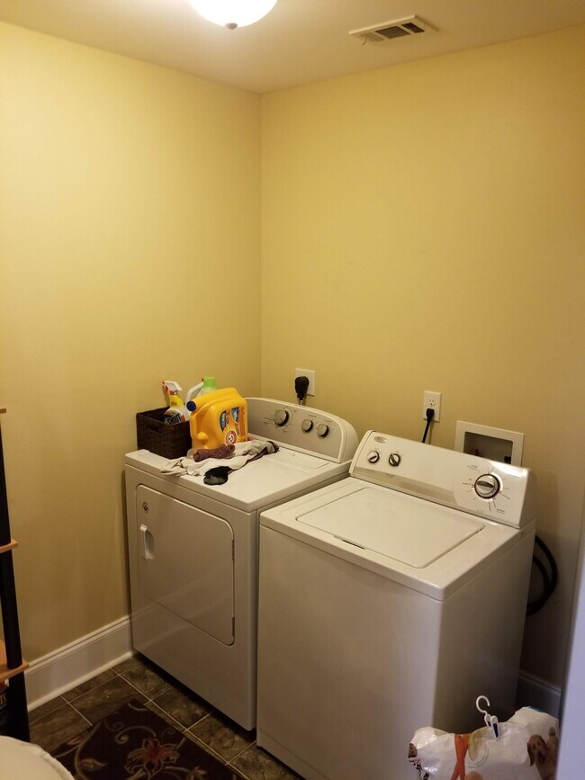 Building Photo - 48 Ruby Ln