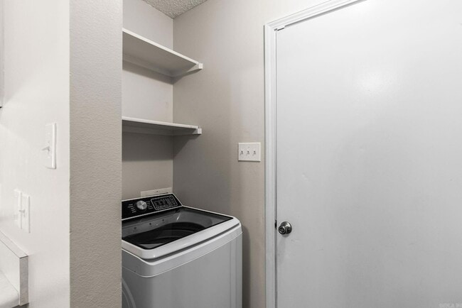 Building Photo - 10 Meadow Ridge Loop