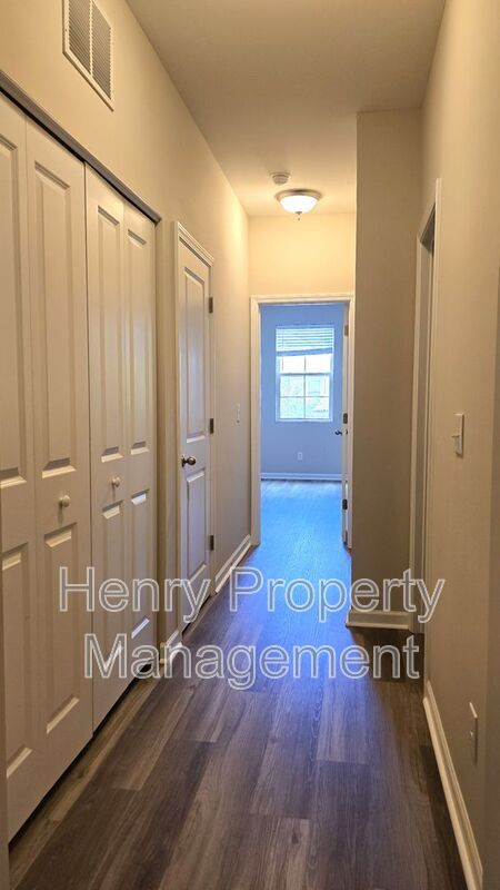 Building Photo - 2457 Baslow Dr