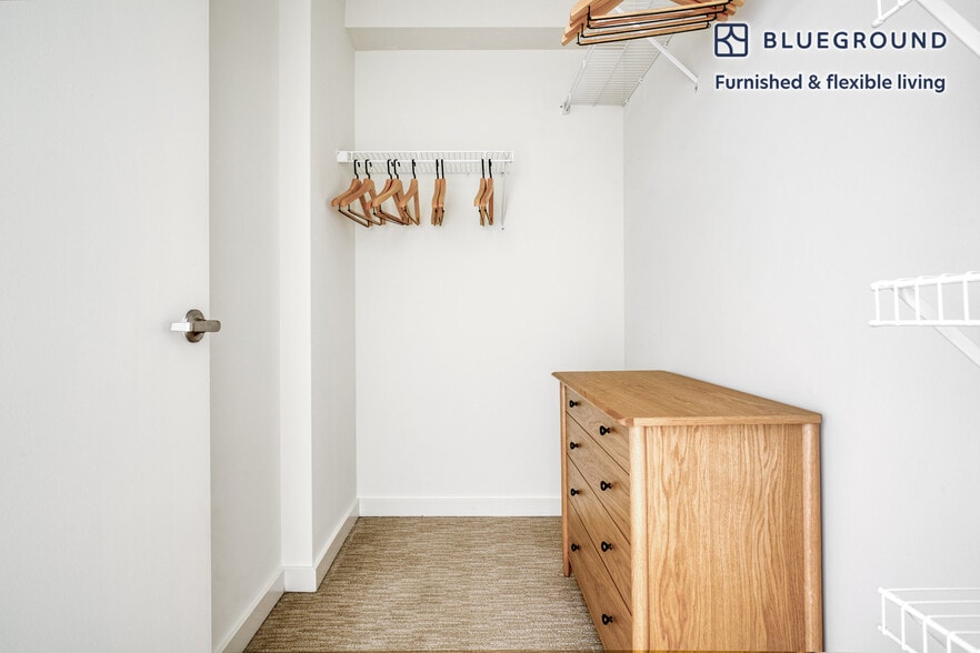 Building Photo - 10301 NE 10th St