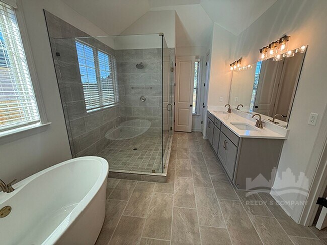 Building Photo - Beautiful NEW BUILD in Oakland, TN!