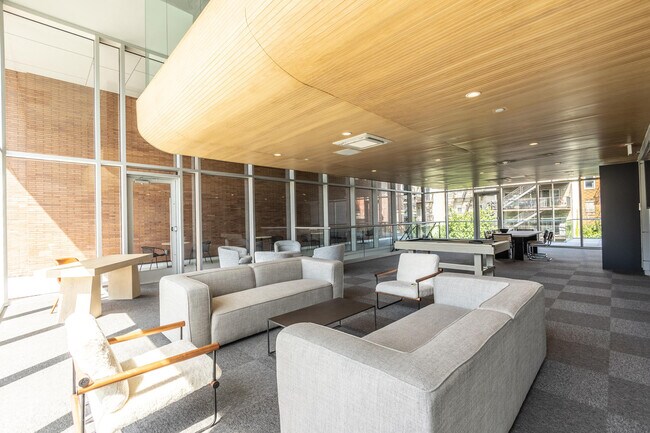 Building Photo - 1b Marshall Dr