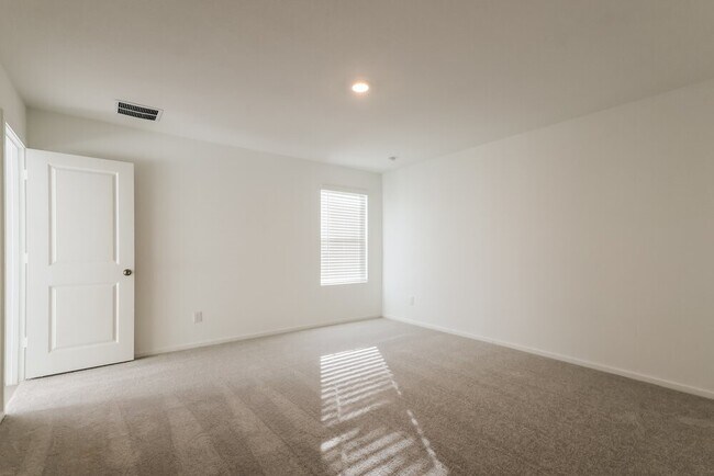 Building Photo - 609 Craven St