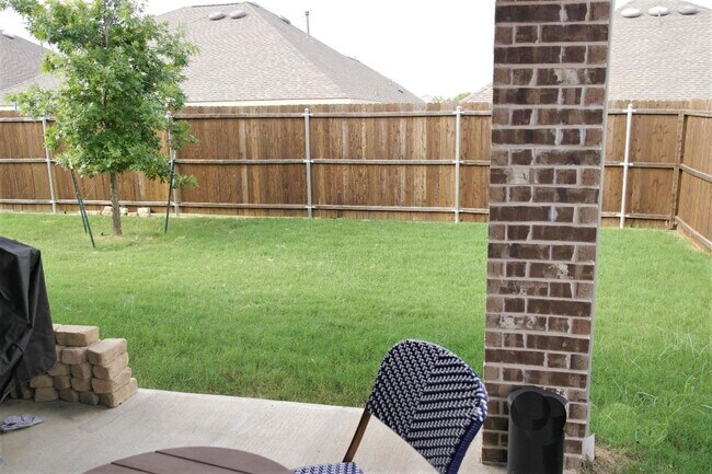 Building Photo - 822 Blackhawk Dr