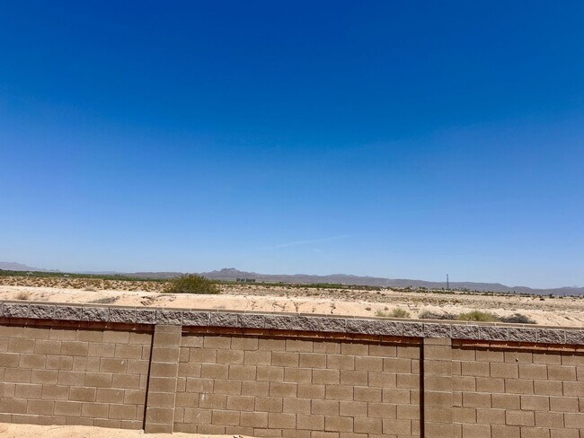 Building Photo - Enjoy the afternoon views in the 3 Bedroom...