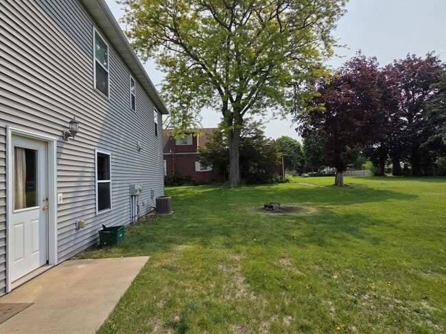 Building Photo - 685 Camp St