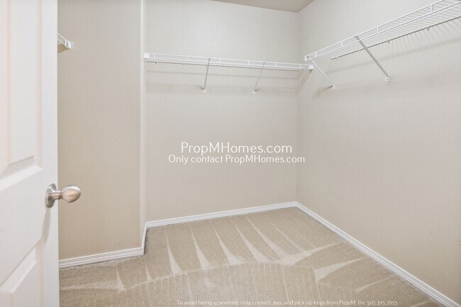 Building Photo - Light & Bright Three Bedroom Home in Aloha!