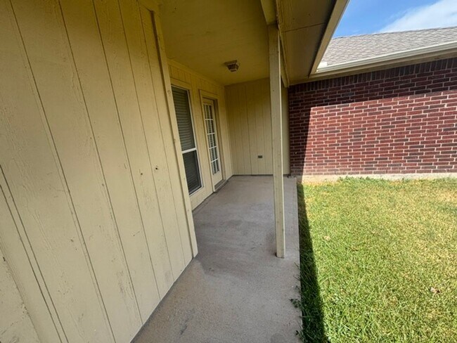 Building Photo - 1024 Carlin Ln