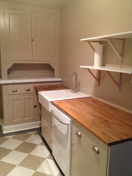 Building Photo - 5905 Stanton Ave