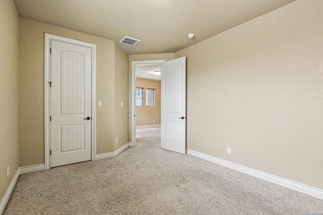 Building Photo - 4911 Country Cv