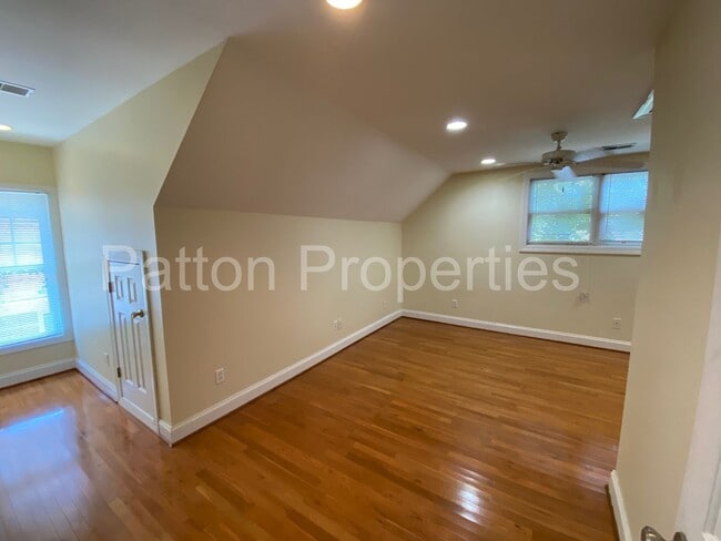Building Photo - 323 S Pickens St