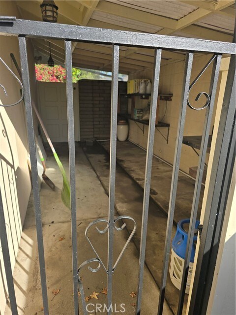 Building Photo - 564 E Fellows Dr