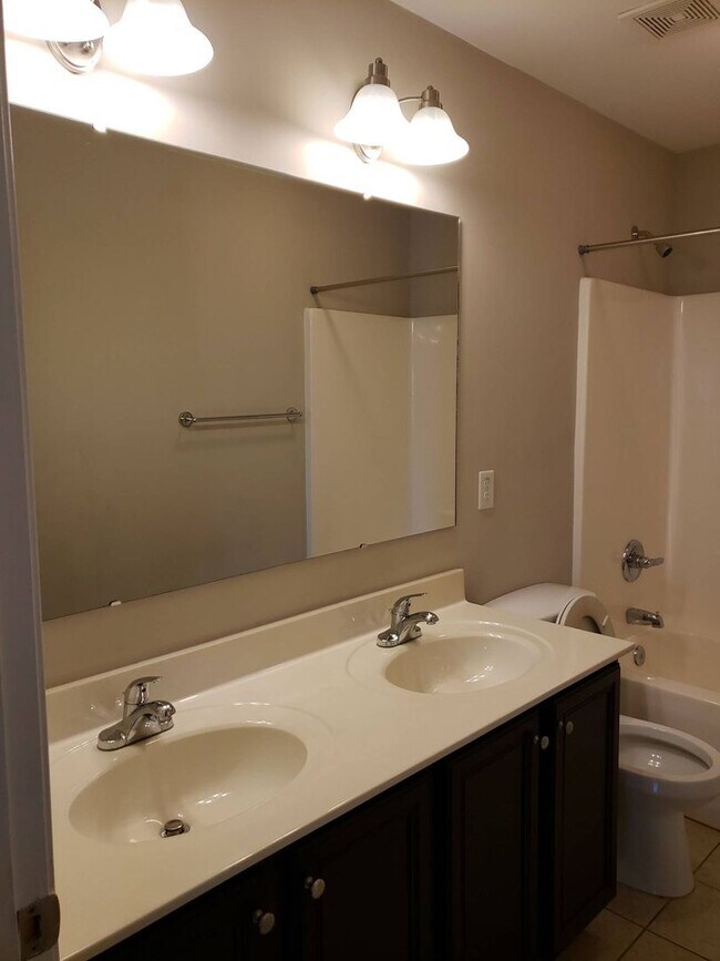 Building Photo - Gorgeous 4 Bedroom Home in Brookshire!