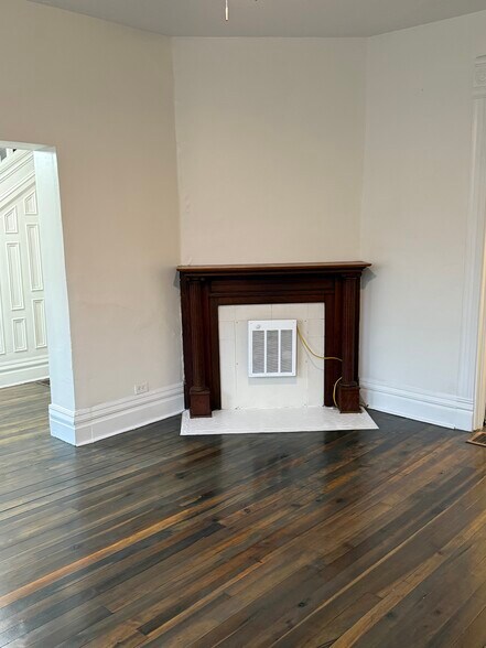 Building Photo - 1118 Kinneys Ln