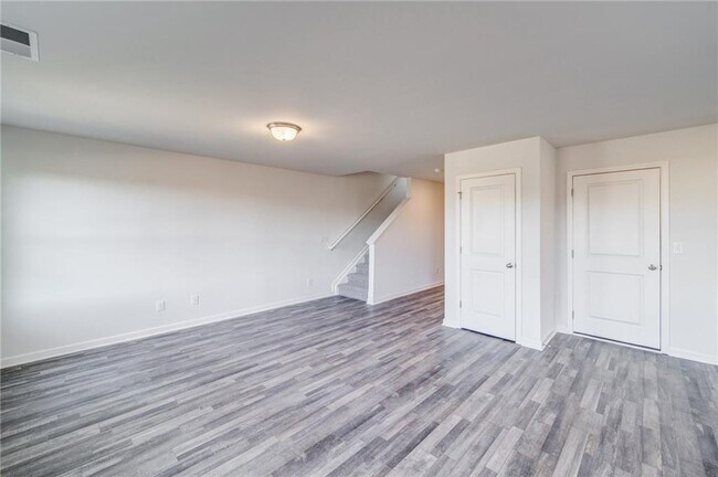 Building Photo - 300 Coverly Ct