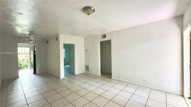 Building Photo - 145 N Shore Dr