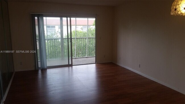 Building Photo - 1400 SW 124th Terrace