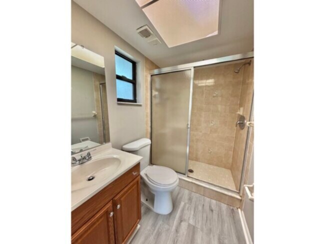 Building Photo - 2 Bedroom 2 Bath Apartments! Multiple Unit...