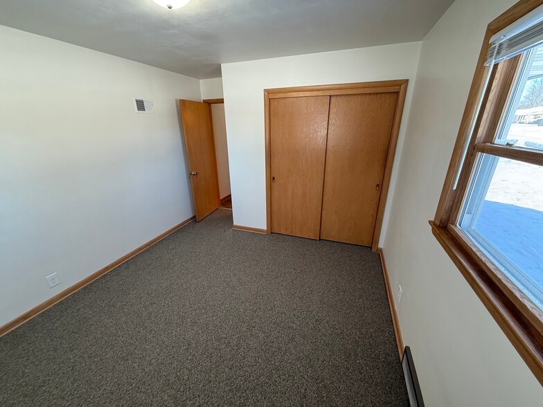 Bed1 - 1616 Sunset Ridge Dr