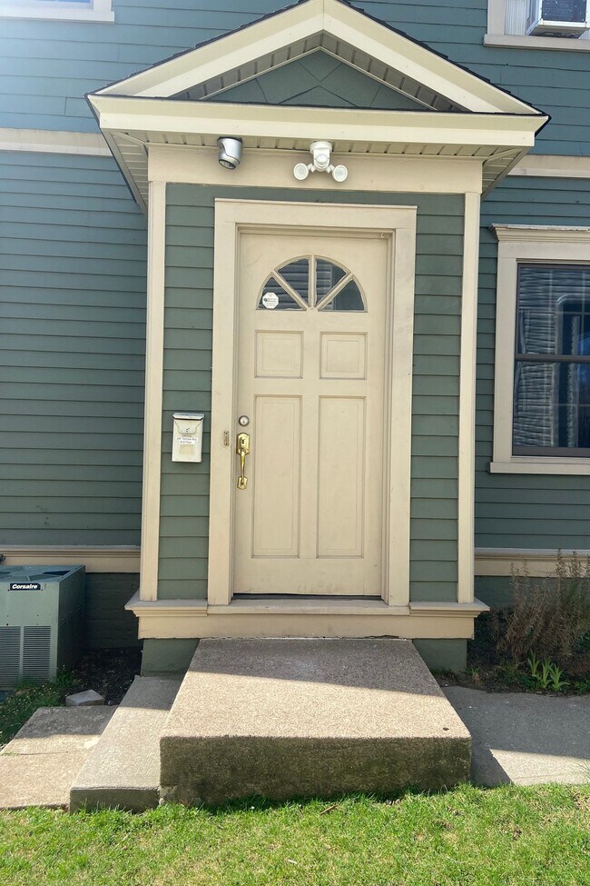 Building Photo - 2 Hasbrouck Ave