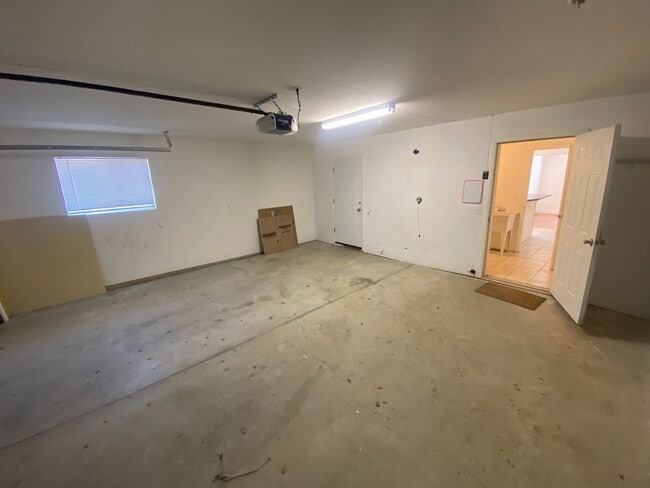 Building Photo - Three Bedroom Bayfield House Available for...